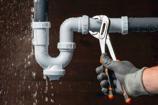 Professional Emergency Plumber technician working in Vaughan, NC